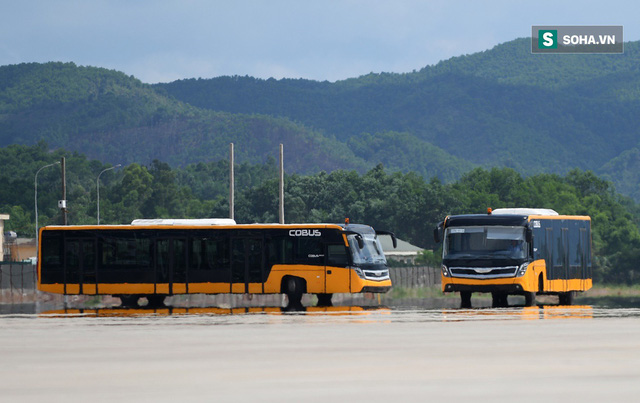 10h sáng nay, chiếc máy bay đầu tiên hạ cánh xuống sân bay Vân Đồn - Ảnh 18.