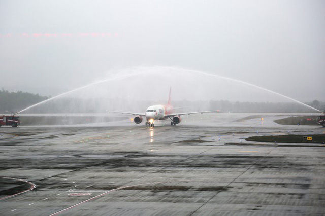  Hình ảnh sân bay Vân Đồn ngày đầu gỡ phong tỏa - Ảnh 1.